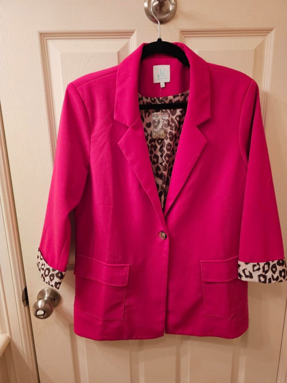 NWOT Mint Boutique Medium Pink Blazer w / Leopard Lining and Cuffs